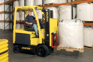 Empilhadeira Elétrica de 4 rodas Hyster E45-70XN